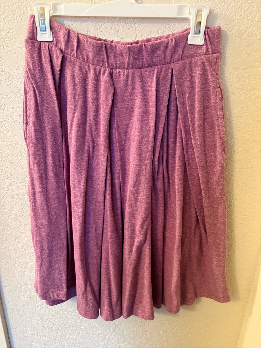 Size Small LuLaRoe Madison skirt in heathered pink